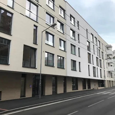 Leo Free Parking!!! * براتسيلافا