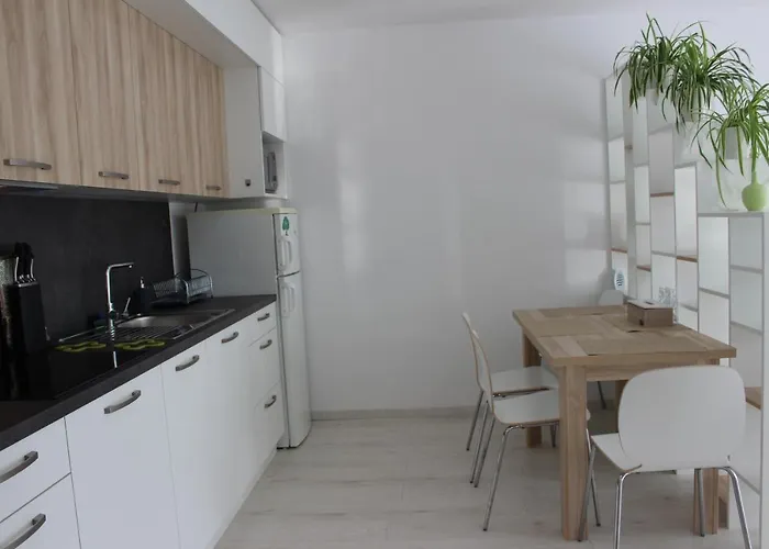 Leo Free Parking!!! شقة